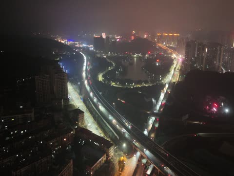 春节 春运  交通出行  高速公路  客流高峰