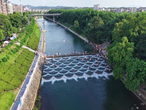 避暑、戏水、消暑、高温、旅游、玩水